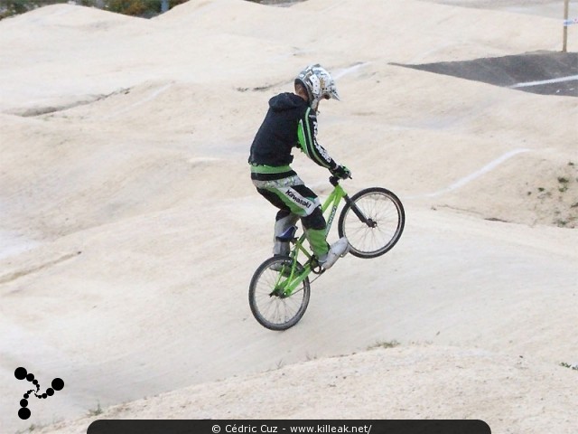 Coupe des Lacs 2009 de BMX, manche de Cran-Gevrier - le dim. 08.11.2009. 5e et avant-dernière manche de cette compétition franco-suisse de BMX. — « Coupe des Lacs 2009 de BMX, manche de Cran-Gevrier » — 5e manche de la Coupe des Lacs sur la piste de bicross de Cran-Gevrier. — mots associés : bmx, coupe des lacs