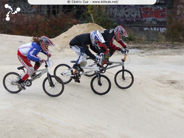 Coupe des Lacs 2009 de BMX, manche de Cran-Gevrier - le dim. 08.11.2009. 5e et avant-dernière manche de cette compétition franco-suisse de BMX. – « Coupe des Lacs 2009 de BMX, manche de Cran-Gevrier » – 5e manche de la Coupe des Lacs sur la piste de bicross de Cran-Gevrier. – mots associés : bmx, coupe des lacs