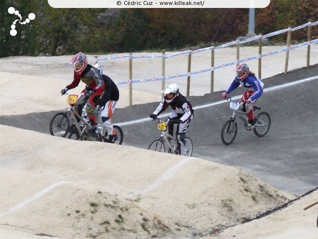 Coupe des Lacs 2009 de BMX, manche de Cran-Gevrier - le dim. 08.11.2009. 5e et avant-dernière manche de cette compétition franco-suisse de BMX. — « Coupe des Lacs 2009 de BMX, manche de Cran-Gevrier » — 5e manche de la Coupe des Lacs sur la piste de bicross de Cran-Gevrier. — mots associés : bmx, coupe des lacs