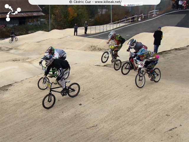 Coupe des Lacs 2009 de BMX, manche de Cran-Gevrier - le dim. 08.11.2009. 5e et avant-dernière manche de cette compétition franco-suisse de BMX. – « Coupe des Lacs 2009 de BMX, manche de Cran-Gevrier » – 5e manche de la Coupe des Lacs sur la piste de bicross de Cran-Gevrier. – mots associés : bmx, coupe des lacs