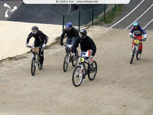 Coupe des Lacs 2009 de BMX, manche de Cran-Gevrier - le dim. 08.11.2009. 5e et avant-dernière manche de cette compétition franco-suisse de BMX. – « Coupe des Lacs 2009 de BMX, manche de Cran-Gevrier » – 5e manche de la Coupe des Lacs sur la piste de bicross de Cran-Gevrier. – mots associés : bmx, coupe des lacs