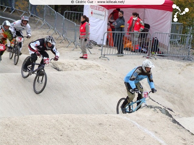 Coupe des Lacs 2009 de BMX, manche de Cran-Gevrier - le dim. 08.11.2009. 5e et avant-dernière manche de cette compétition franco-suisse de BMX. – « Coupe des Lacs 2009 de BMX, manche de Cran-Gevrier » – 5e manche de la Coupe des Lacs sur la piste de bicross de Cran-Gevrier. – mots associés : bmx, coupe des lacs