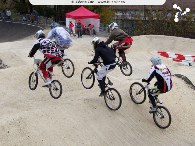 Coupe des Lacs 2009 de BMX, manche de Cran-Gevrier - le dim. 08.11.2009. 5e et avant-dernière manche de cette compétition franco-suisse de BMX. — « Coupe des Lacs 2009 de BMX, manche de Cran-Gevrier » — 5e manche de la Coupe des Lacs sur la piste de bicross de Cran-Gevrier. — mots associés : bmx, coupe des lacs