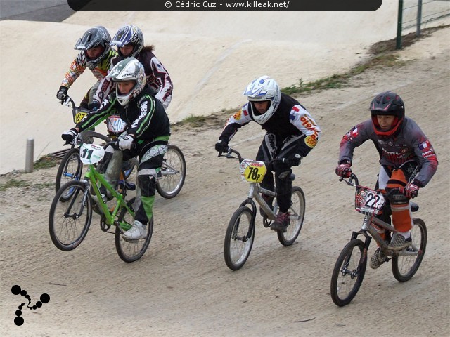 Coupe des Lacs 2009 de BMX, manche de Cran-Gevrier - le dim. 08.11.2009. 5e et avant-dernière manche de cette compétition franco-suisse de BMX. — « Coupe des Lacs 2009 de BMX, manche de Cran-Gevrier » — 5e manche de la Coupe des Lacs sur la piste de bicross de Cran-Gevrier. — mots associés : bmx, coupe des lacs