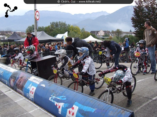 Coupe des Lacs 2012 de BMX, manche de Cran-Gevrier - le dim. 14 octobre 2012, 3e manche de la Coupe des Lacs, compétition franco-suisse de BMX Race. – « Coupe des Lacs 2012 de BMX, 3e manche à Cran-Gevrier » – 3e manche de la Coupe des Lacs 2012 sur la piste de bicross de Cran-Gevrier. – mots associés : bmx, coupe des lacs