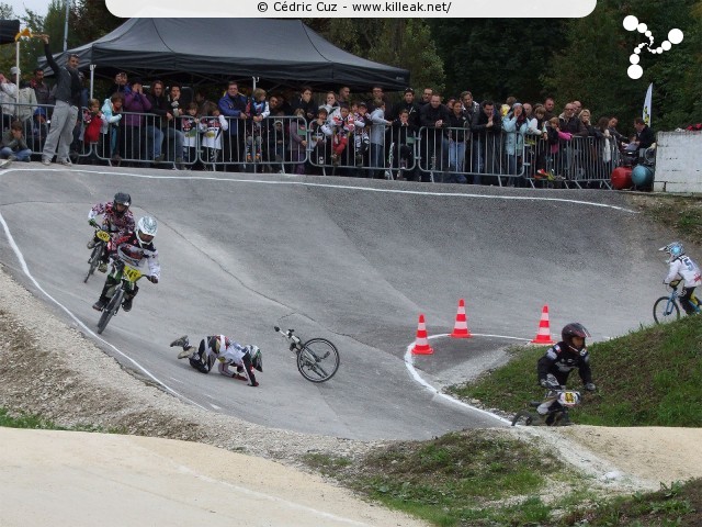 Coupe des Lacs 2012 de BMX, manche de Cran-Gevrier - le dim. 14 octobre 2012, 3e manche de la Coupe des Lacs, compétition franco-suisse de BMX Race. – « Coupe des Lacs 2012 de BMX, 3e manche à Cran-Gevrier » – 3e manche de la Coupe des Lacs 2012 sur la piste de bicross de Cran-Gevrier. – mots associés : bmx, coupe des lacs
