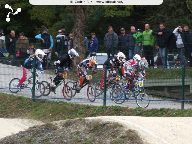 Coupe des Lacs 2012 de BMX, manche de Cran-Gevrier - le dim. 14 octobre 2012, 3e manche de la Coupe des Lacs, compétition franco-suisse de BMX Race. – « Coupe des Lacs 2012 de BMX, 3e manche à Cran-Gevrier » – 3e manche de la Coupe des Lacs 2012 sur la piste de bicross de Cran-Gevrier. – mots associés : bmx, coupe des lacs