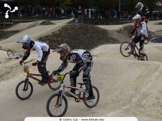 Coupe des Lacs 2012 de BMX, manche de Cran-Gevrier - le dim. 14 octobre 2012, 3e manche de la Coupe des Lacs, compétition franco-suisse de BMX Race. – « Coupe des Lacs 2012 de BMX, 3e manche à Cran-Gevrier » – 3e manche de la Coupe des Lacs 2012 sur la piste de bicross de Cran-Gevrier. – mots associés : bmx, coupe des lacs