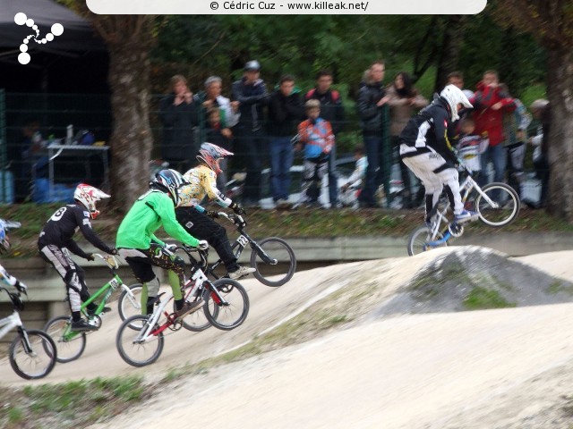 Coupe des Lacs 2012 de BMX, manche de Cran-Gevrier - le dim. 14 octobre 2012, 3e manche de la Coupe des Lacs, compétition franco-suisse de BMX Race. – « Coupe des Lacs 2012 de BMX, 3e manche à Cran-Gevrier » – 3e manche de la Coupe des Lacs 2012 sur la piste de bicross de Cran-Gevrier. – mots associés : bmx, coupe des lacs