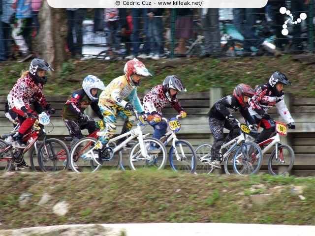 Coupe des Lacs 2012 de BMX, manche de Cran-Gevrier - le dim. 14 octobre 2012, 3e manche de la Coupe des Lacs, compétition franco-suisse de BMX Race. – « Coupe des Lacs 2012 de BMX, 3e manche à Cran-Gevrier » – 3e manche de la Coupe des Lacs 2012 sur la piste de bicross de Cran-Gevrier. – mots associés : bmx, coupe des lacs