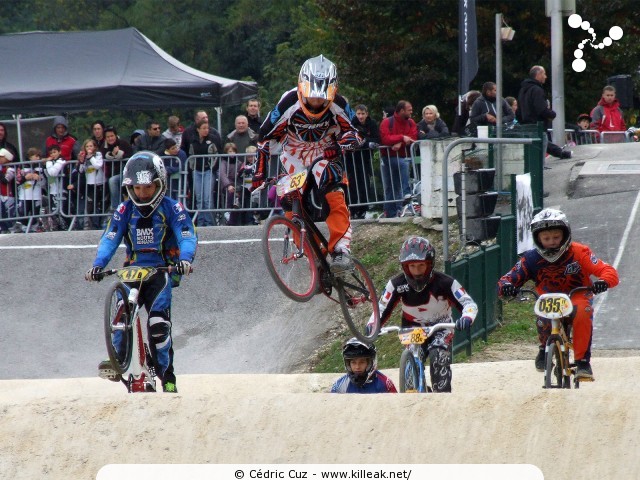 Coupe des Lacs 2012 de BMX, manche de Cran-Gevrier - le dim. 14 octobre 2012, 3e manche de la Coupe des Lacs, compétition franco-suisse de BMX Race. – « Coupe des Lacs 2012 de BMX, 3e manche à Cran-Gevrier » – 3e manche de la Coupe des Lacs 2012 sur la piste de bicross de Cran-Gevrier. – mots associés : bmx, coupe des lacs