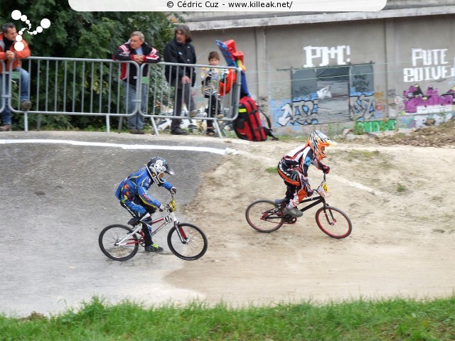 Coupe des Lacs 2012 de BMX, manche de Cran-Gevrier - le dim. 14 octobre 2012, 3e manche de la Coupe des Lacs, compétition franco-suisse de BMX Race. – « Coupe des Lacs 2012 de BMX, 3e manche à Cran-Gevrier » – 3e manche de la Coupe des Lacs 2012 sur la piste de bicross de Cran-Gevrier. – mots associés : bmx, coupe des lacs