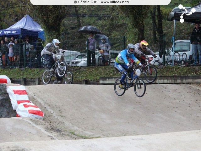 Coupe des Lacs 2013 de BMX, manche de Cran-Gevrier - le dim. 20 octobre 2013, 3e manche de la Coupe des Lacs, compétition franco-suisse de BMX Race. – « Coupe des Lacs 2013 de BMX, 3e manche à Cran-Gevrier » – 3e manche de la Coupe des Lacs 2013 sur la piste de bicross de Cran-Gevrier. – mots associés : bmx, coupe des lacs