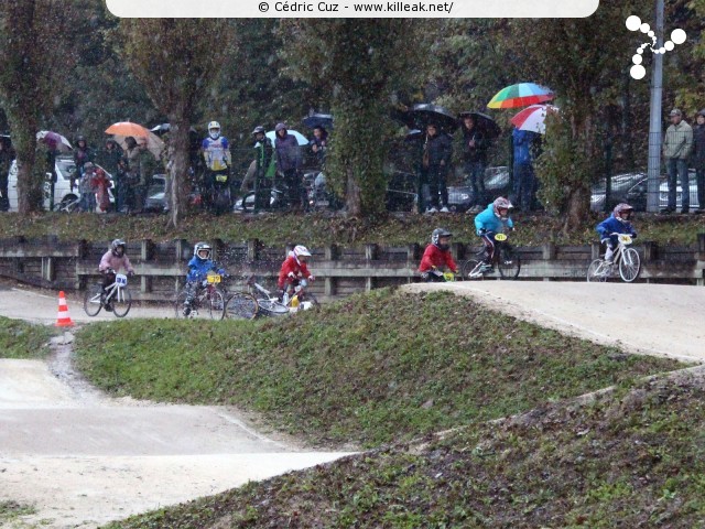 Coupe des Lacs 2013 de BMX, manche de Cran-Gevrier - le dim. 20 octobre 2013, 3e manche de la Coupe des Lacs, compétition franco-suisse de BMX Race. – « Coupe des Lacs 2013 de BMX, 3e manche à Cran-Gevrier » – 3e manche de la Coupe des Lacs 2013 sur la piste de bicross de Cran-Gevrier. – mots associés : bmx, coupe des lacs