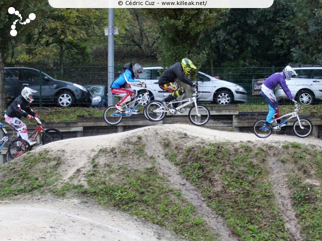 Coupe des Lacs 2013 de BMX, manche de Cran-Gevrier - le dim. 20 octobre 2013, 3e manche de la Coupe des Lacs, compétition franco-suisse de BMX Race. – « Coupe des Lacs 2013 de BMX, 3e manche à Cran-Gevrier » – 3e manche de la Coupe des Lacs 2013 sur la piste de bicross de Cran-Gevrier. – mots associés : bmx, coupe des lacs