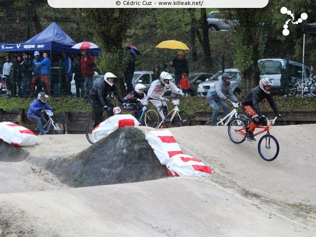 Coupe des Lacs 2013 de BMX, manche de Cran-Gevrier - le dim. 20 octobre 2013, 3e manche de la Coupe des Lacs, compétition franco-suisse de BMX Race. – « Coupe des Lacs 2013 de BMX, 3e manche à Cran-Gevrier » – 3e manche de la Coupe des Lacs 2013 sur la piste de bicross de Cran-Gevrier. – mots associés : bmx, coupe des lacs
