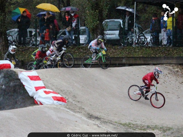 Coupe des Lacs 2013 de BMX, manche de Cran-Gevrier - le dim. 20 octobre 2013, 3e manche de la Coupe des Lacs, compétition franco-suisse de BMX Race. – « Coupe des Lacs 2013 de BMX, 3e manche à Cran-Gevrier » – 3e manche de la Coupe des Lacs 2013 sur la piste de bicross de Cran-Gevrier. – mots associés : bmx, coupe des lacs