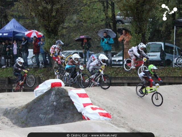 Coupe des Lacs 2013 de BMX, manche de Cran-Gevrier - le dim. 20 octobre 2013, 3e manche de la Coupe des Lacs, compétition franco-suisse de BMX Race. – « Coupe des Lacs 2013 de BMX, 3e manche à Cran-Gevrier » – 3e manche de la Coupe des Lacs 2013 sur la piste de bicross de Cran-Gevrier. – mots associés : bmx, coupe des lacs