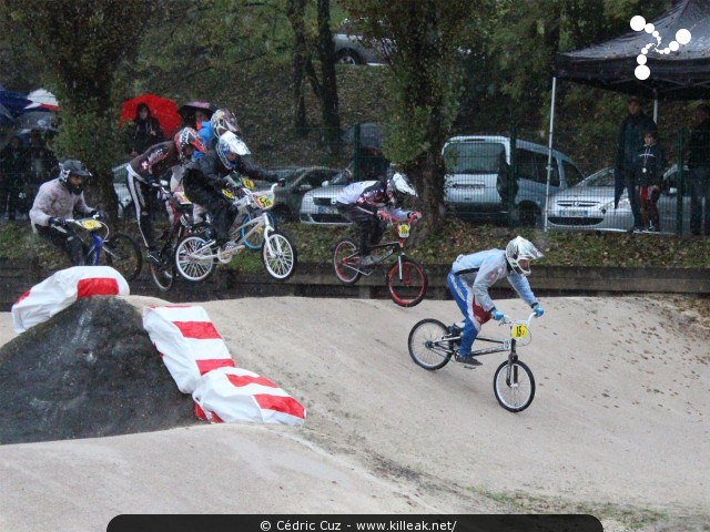 Coupe des Lacs 2013 de BMX, manche de Cran-Gevrier - le dim. 20 octobre 2013, 3e manche de la Coupe des Lacs, compétition franco-suisse de BMX Race. – « Coupe des Lacs 2013 de BMX, 3e manche à Cran-Gevrier » – 3e manche de la Coupe des Lacs 2013 sur la piste de bicross de Cran-Gevrier. – mots associés : bmx, coupe des lacs