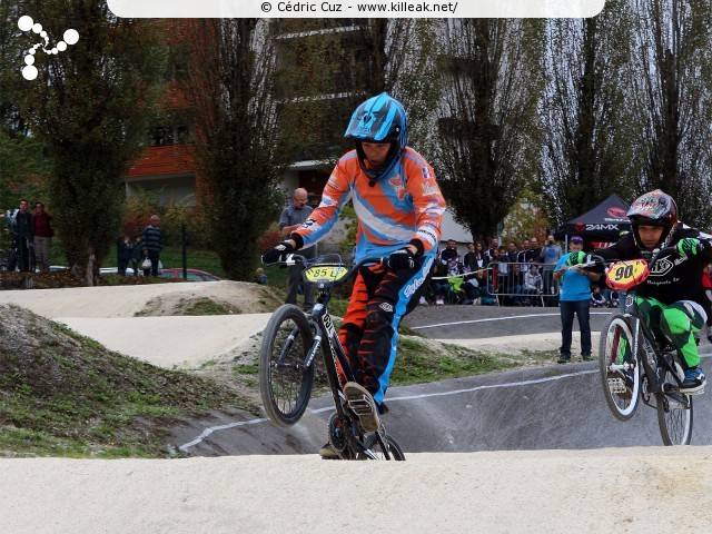 Coupe des Lacs 2014 de BMX, manche de Cran-Gevrier - le dim. 12 octobre 2014, 2e manche de la Coupe des Lacs, compétition franco-suisse de BMX Race. — « Coupe des Lacs 2014 de BMX, 2e manche à Cran-Gevrier » — 2e manche de la Coupe des Lacs 2014 sur la piste de bicross de Cran-Gevrier. — mots associés : bmx, coupe des lacs