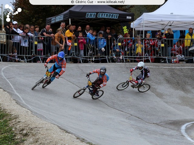 Coupe des Lacs 2014 de BMX, manche de Cran-Gevrier - le dim. 12 octobre 2014, 2e manche de la Coupe des Lacs, compétition franco-suisse de BMX Race. – « Coupe des Lacs 2014 de BMX, 2e manche à Cran-Gevrier » – 2e manche de la Coupe des Lacs 2014 sur la piste de bicross de Cran-Gevrier. – mots associés : bmx, coupe des lacs
