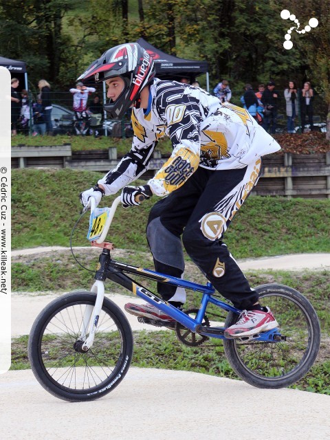 Coupe des Lacs 2014 de BMX, manche de Cran-Gevrier - le dim. 12 octobre 2014, 2e manche de la Coupe des Lacs, compétition franco-suisse de BMX Race. – « Coupe des Lacs 2014 de BMX, 2e manche à Cran-Gevrier » – 2e manche de la Coupe des Lacs 2014 sur la piste de bicross de Cran-Gevrier. – mots associés : bmx, coupe des lacs
