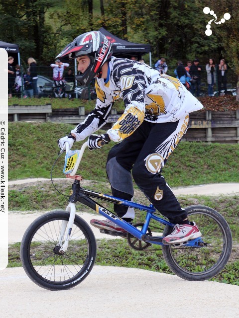 Coupe des Lacs 2014 de BMX, manche de Cran-Gevrier - le dim. 12 octobre 2014, 2e manche de la Coupe des Lacs, compétition franco-suisse de BMX Race. — « Coupe des Lacs 2014 de BMX, 2e manche à Cran-Gevrier » — 2e manche de la Coupe des Lacs 2014 sur la piste de bicross de Cran-Gevrier. — mots associés : bmx, coupe des lacs