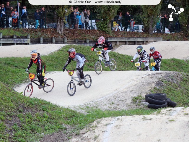 Coupe des Lacs 2014 de BMX, manche de Cran-Gevrier - le dim. 12 octobre 2014, 2e manche de la Coupe des Lacs, compétition franco-suisse de BMX Race. — « Coupe des Lacs 2014 de BMX, 2e manche à Cran-Gevrier » — 2e manche de la Coupe des Lacs 2014 sur la piste de bicross de Cran-Gevrier. — mots associés : bmx, coupe des lacs