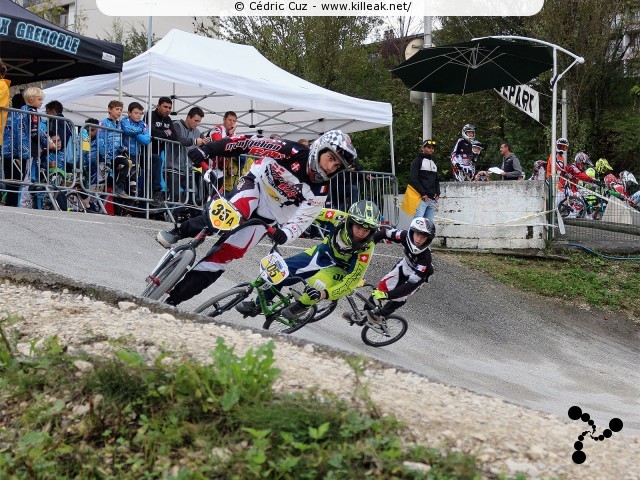Coupe des Lacs 2014 de BMX, manche de Cran-Gevrier - le dim. 12 octobre 2014, 2e manche de la Coupe des Lacs, compétition franco-suisse de BMX Race. – « Coupe des Lacs 2014 de BMX, 2e manche à Cran-Gevrier » – 2e manche de la Coupe des Lacs 2014 sur la piste de bicross de Cran-Gevrier. – mots associés : bmx, coupe des lacs