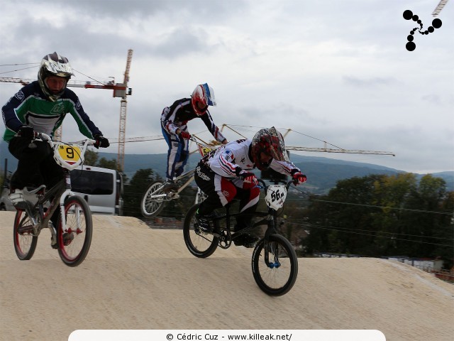 Coupe des Lacs 2014 de BMX, manche de Cran-Gevrier - le dim. 12 octobre 2014, 2e manche de la Coupe des Lacs, compétition franco-suisse de BMX Race. — « Coupe des Lacs 2014 de BMX, 2e manche à Cran-Gevrier » — 2e manche de la Coupe des Lacs 2014 sur la piste de bicross de Cran-Gevrier. — mots associés : bmx, coupe des lacs