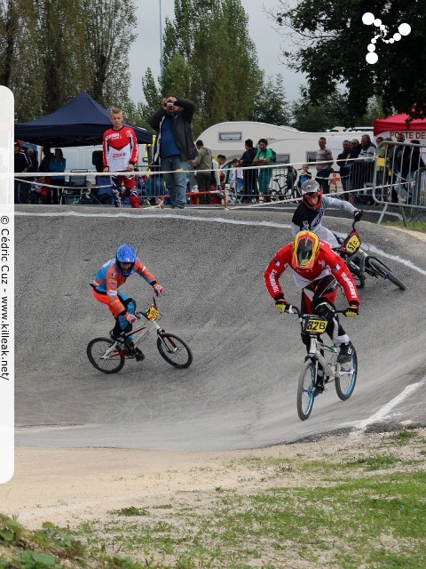 Coupe des Lacs 2014 de BMX, manche de Cran-Gevrier - le dim. 12 octobre 2014, 2e manche de la Coupe des Lacs, compétition franco-suisse de BMX Race. — « Coupe des Lacs 2014 de BMX, 2e manche à Cran-Gevrier » — 2e manche de la Coupe des Lacs 2014 sur la piste de bicross de Cran-Gevrier. — mots associés : bmx, coupe des lacs