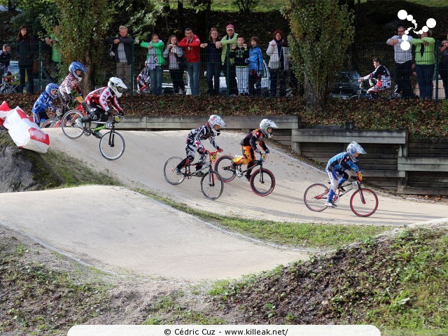 Coupe des Lacs 2014 de BMX, manche de Cran-Gevrier - le dim. 12 octobre 2014, 2e manche de la Coupe des Lacs, compétition franco-suisse de BMX Race. — « Coupe des Lacs 2014 de BMX, 2e manche à Cran-Gevrier » — 2e manche de la Coupe des Lacs 2014 sur la piste de bicross de Cran-Gevrier. — mots associés : bmx, coupe des lacs