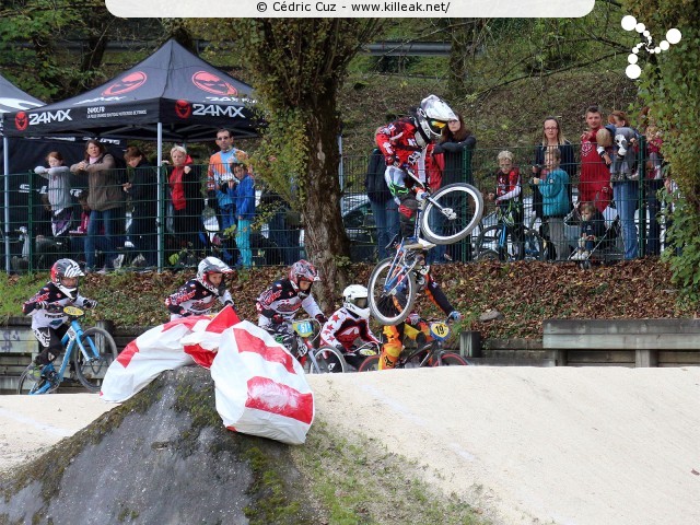 Coupe des Lacs 2014 de BMX, manche de Cran-Gevrier - le dim. 12 octobre 2014, 2e manche de la Coupe des Lacs, compétition franco-suisse de BMX Race. — « Coupe des Lacs 2014 de BMX, 2e manche à Cran-Gevrier » — 2e manche de la Coupe des Lacs 2014 sur la piste de bicross de Cran-Gevrier. — mots associés : bmx, coupe des lacs