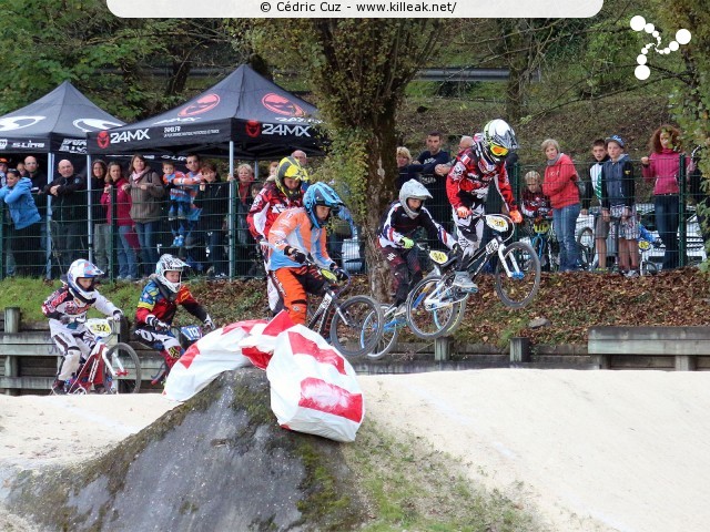 Coupe des Lacs 2014 de BMX, manche de Cran-Gevrier - le dim. 12 octobre 2014, 2e manche de la Coupe des Lacs, compétition franco-suisse de BMX Race. – « Coupe des Lacs 2014 de BMX, 2e manche à Cran-Gevrier » – 2e manche de la Coupe des Lacs 2014 sur la piste de bicross de Cran-Gevrier. – mots associés : bmx, coupe des lacs