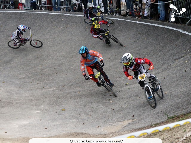 Coupe des Lacs 2014 de BMX, manche de Cran-Gevrier - le dim. 12 octobre 2014, 2e manche de la Coupe des Lacs, compétition franco-suisse de BMX Race. — « Coupe des Lacs 2014 de BMX, 2e manche à Cran-Gevrier » — 2e manche de la Coupe des Lacs 2014 sur la piste de bicross de Cran-Gevrier. — mots associés : bmx, coupe des lacs