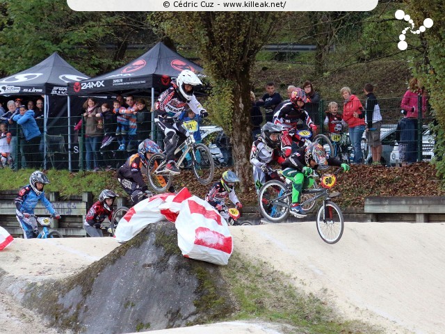 Coupe des Lacs 2014 de BMX, manche de Cran-Gevrier - le dim. 12 octobre 2014, 2e manche de la Coupe des Lacs, compétition franco-suisse de BMX Race. – « Coupe des Lacs 2014 de BMX, 2e manche à Cran-Gevrier » – 2e manche de la Coupe des Lacs 2014 sur la piste de bicross de Cran-Gevrier. – mots associés : bmx, coupe des lacs