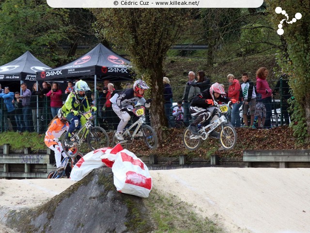 Coupe des Lacs 2014 de BMX, manche de Cran-Gevrier - le dim. 12 octobre 2014, 2e manche de la Coupe des Lacs, compétition franco-suisse de BMX Race. — « Coupe des Lacs 2014 de BMX, 2e manche à Cran-Gevrier » — 2e manche de la Coupe des Lacs 2014 sur la piste de bicross de Cran-Gevrier. — mots associés : bmx, coupe des lacs