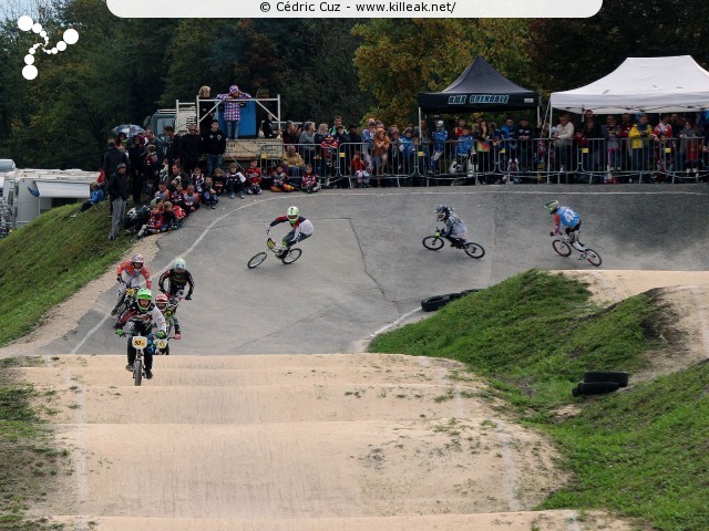 Coupe des Lacs 2014 de BMX, manche de Cran-Gevrier - le dim. 12 octobre 2014, 2e manche de la Coupe des Lacs, compétition franco-suisse de BMX Race. – « Coupe des Lacs 2014 de BMX, 2e manche à Cran-Gevrier » – 2e manche de la Coupe des Lacs 2014 sur la piste de bicross de Cran-Gevrier. – mots associés : bmx, coupe des lacs