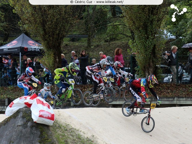 Coupe des Lacs 2014 de BMX, manche de Cran-Gevrier - le dim. 12 octobre 2014, 2e manche de la Coupe des Lacs, compétition franco-suisse de BMX Race. – « Coupe des Lacs 2014 de BMX, 2e manche à Cran-Gevrier » – 2e manche de la Coupe des Lacs 2014 sur la piste de bicross de Cran-Gevrier. – mots associés : bmx, coupe des lacs