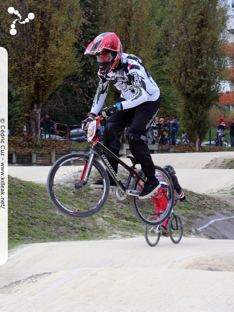 Coupe des Lacs 2014 de BMX, manche de Cran-Gevrier - le dim. 12 octobre 2014, 2e manche de la Coupe des Lacs, compétition franco-suisse de BMX Race. — « Coupe des Lacs 2014 de BMX, 2e manche à Cran-Gevrier » — 2e manche de la Coupe des Lacs 2014 sur la piste de bicross de Cran-Gevrier. — mots associés : bmx, coupe des lacs