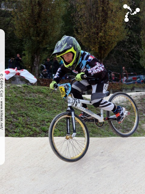 Coupe des Lacs 2014 de BMX, manche de Cran-Gevrier - le dim. 12 octobre 2014, 2e manche de la Coupe des Lacs, compétition franco-suisse de BMX Race. — « Coupe des Lacs 2014 de BMX, 2e manche à Cran-Gevrier » — 2e manche de la Coupe des Lacs 2014 sur la piste de bicross de Cran-Gevrier. — mots associés : bmx, coupe des lacs