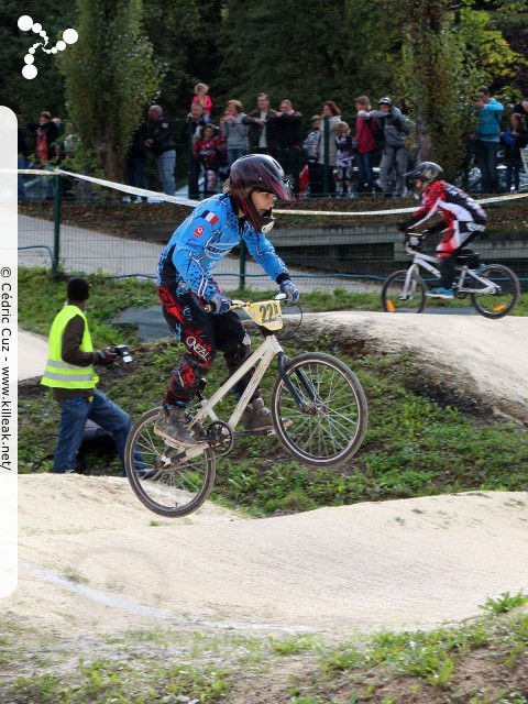 Coupe des Lacs 2014 de BMX, manche de Cran-Gevrier - le dim. 12 octobre 2014, 2e manche de la Coupe des Lacs, compétition franco-suisse de BMX Race. – « Coupe des Lacs 2014 de BMX, 2e manche à Cran-Gevrier » – 2e manche de la Coupe des Lacs 2014 sur la piste de bicross de Cran-Gevrier. – mots associés : bmx, coupe des lacs