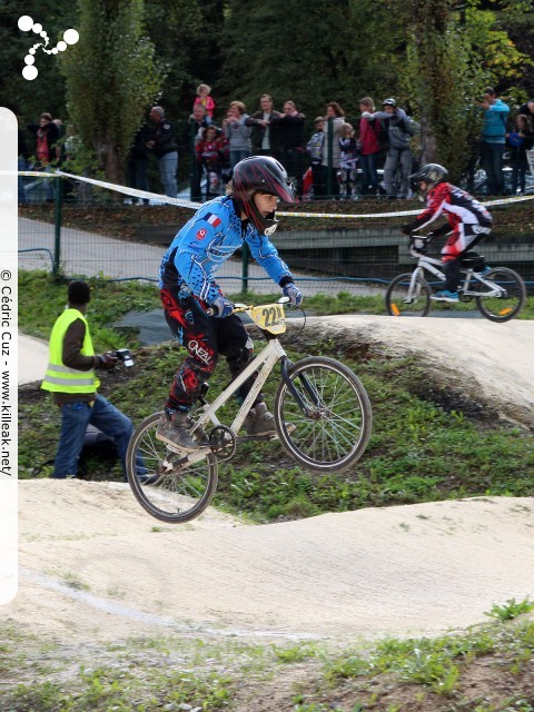 Coupe des Lacs 2014 de BMX, manche de Cran-Gevrier - le dim. 12 octobre 2014, 2e manche de la Coupe des Lacs, compétition franco-suisse de BMX Race. — « Coupe des Lacs 2014 de BMX, 2e manche à Cran-Gevrier » — 2e manche de la Coupe des Lacs 2014 sur la piste de bicross de Cran-Gevrier. — mots associés : bmx, coupe des lacs