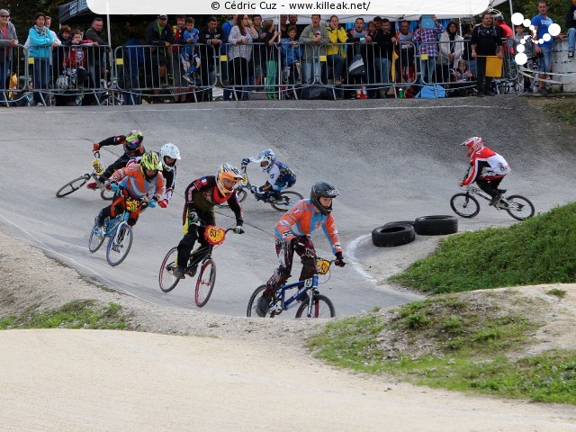 Coupe des Lacs 2014 de BMX, manche de Cran-Gevrier - le dim. 12 octobre 2014, 2e manche de la Coupe des Lacs, compétition franco-suisse de BMX Race. — « Coupe des Lacs 2014 de BMX, 2e manche à Cran-Gevrier » — 2e manche de la Coupe des Lacs 2014 sur la piste de bicross de Cran-Gevrier. — mots associés : bmx, coupe des lacs