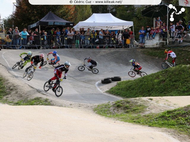 Coupe des Lacs 2014 de BMX, manche de Cran-Gevrier - le dim. 12 octobre 2014, 2e manche de la Coupe des Lacs, compétition franco-suisse de BMX Race. — « Coupe des Lacs 2014 de BMX, 2e manche à Cran-Gevrier » — 2e manche de la Coupe des Lacs 2014 sur la piste de bicross de Cran-Gevrier. — mots associés : bmx, coupe des lacs