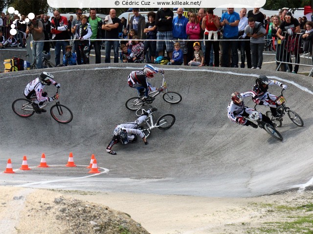 Coupe des Lacs 2014 de BMX, manche de Cran-Gevrier - le dim. 12 octobre 2014, 2e manche de la Coupe des Lacs, compétition franco-suisse de BMX Race. – « Coupe des Lacs 2014 de BMX, 2e manche à Cran-Gevrier » – 2e manche de la Coupe des Lacs 2014 sur la piste de bicross de Cran-Gevrier. – mots associés : bmx, coupe des lacs