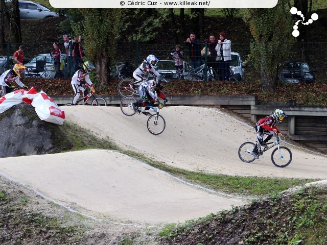 Coupe des Lacs 2014 de BMX, manche de Cran-Gevrier - le dim. 12 octobre 2014, 2e manche de la Coupe des Lacs, compétition franco-suisse de BMX Race. – « Coupe des Lacs 2014 de BMX, 2e manche à Cran-Gevrier » – 2e manche de la Coupe des Lacs 2014 sur la piste de bicross de Cran-Gevrier. – mots associés : bmx, coupe des lacs