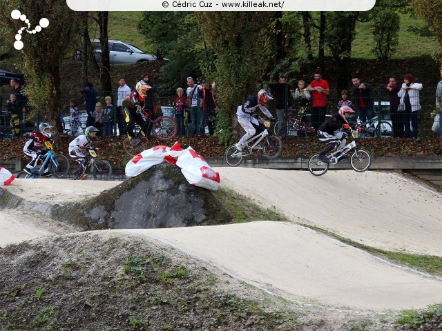 Coupe des Lacs 2014 de BMX, manche de Cran-Gevrier - le dim. 12 octobre 2014, 2e manche de la Coupe des Lacs, compétition franco-suisse de BMX Race. – « Coupe des Lacs 2014 de BMX, 2e manche à Cran-Gevrier » – 2e manche de la Coupe des Lacs 2014 sur la piste de bicross de Cran-Gevrier. – mots associés : bmx, coupe des lacs