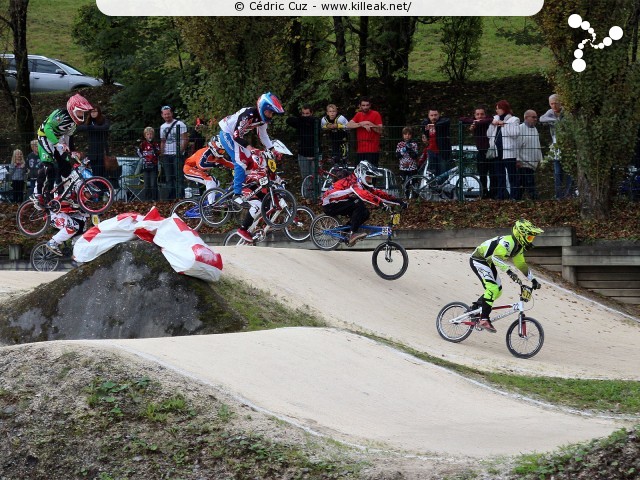 Coupe des Lacs 2014 de BMX, manche de Cran-Gevrier - le dim. 12 octobre 2014, 2e manche de la Coupe des Lacs, compétition franco-suisse de BMX Race. – « Coupe des Lacs 2014 de BMX, 2e manche à Cran-Gevrier » – 2e manche de la Coupe des Lacs 2014 sur la piste de bicross de Cran-Gevrier. – mots associés : bmx, coupe des lacs