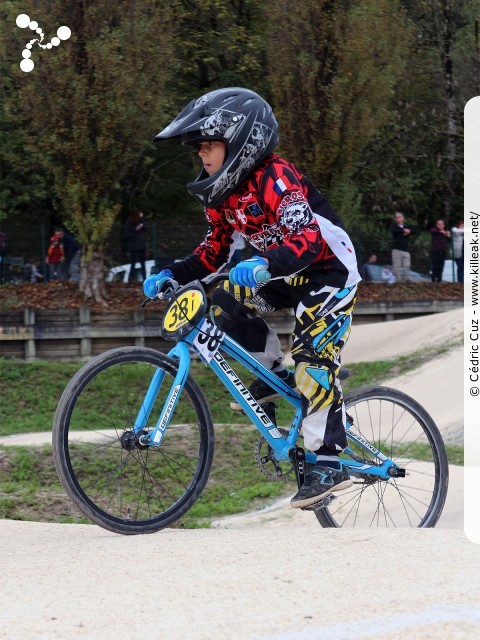 Coupe des Lacs 2014 de BMX, manche de Cran-Gevrier - le dim. 12 octobre 2014, 2e manche de la Coupe des Lacs, compétition franco-suisse de BMX Race. — « Coupe des Lacs 2014 de BMX, 2e manche à Cran-Gevrier » — 2e manche de la Coupe des Lacs 2014 sur la piste de bicross de Cran-Gevrier. — mots associés : bmx, coupe des lacs